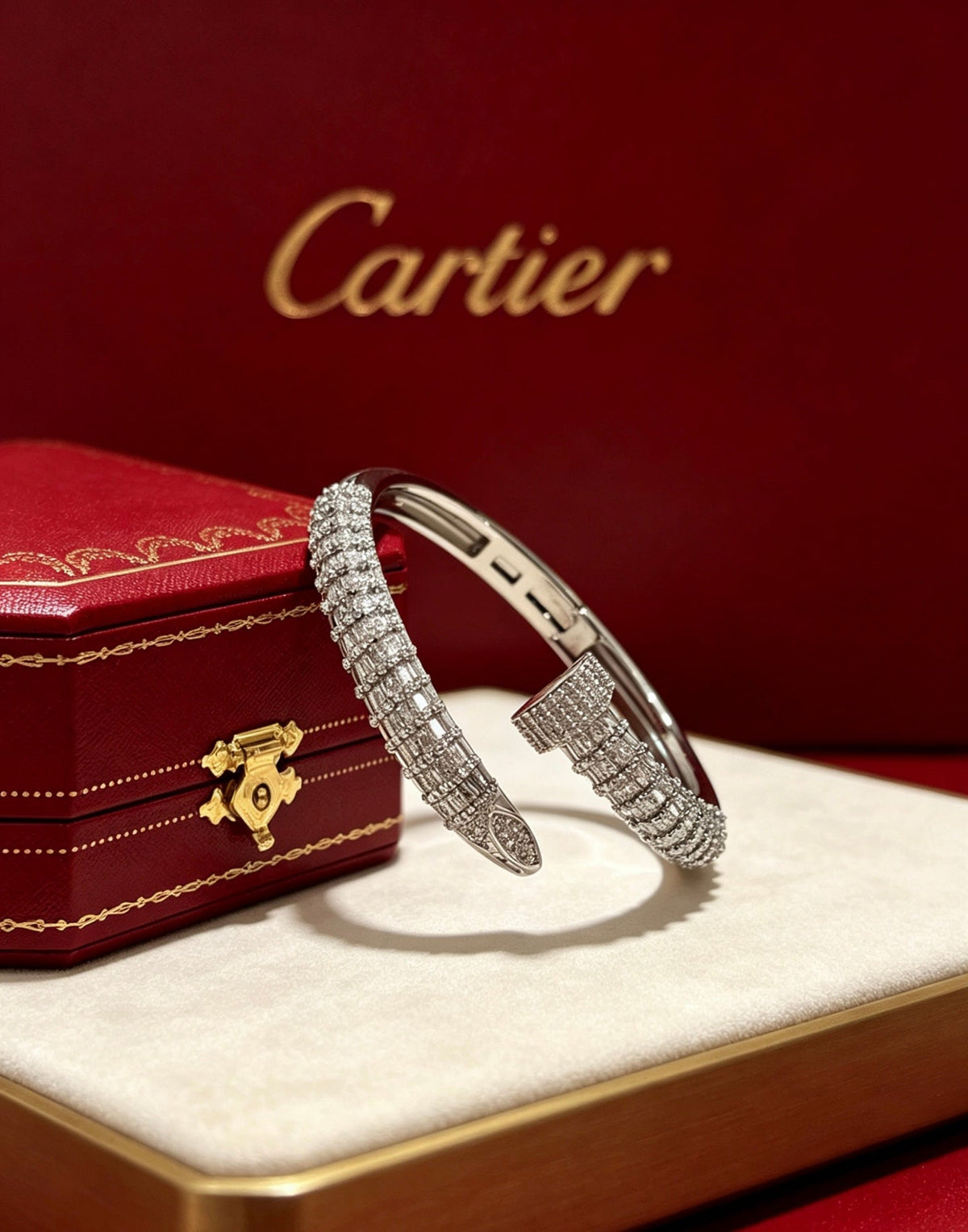 Martin Graham bracelet in polished metal-tone – detail view
