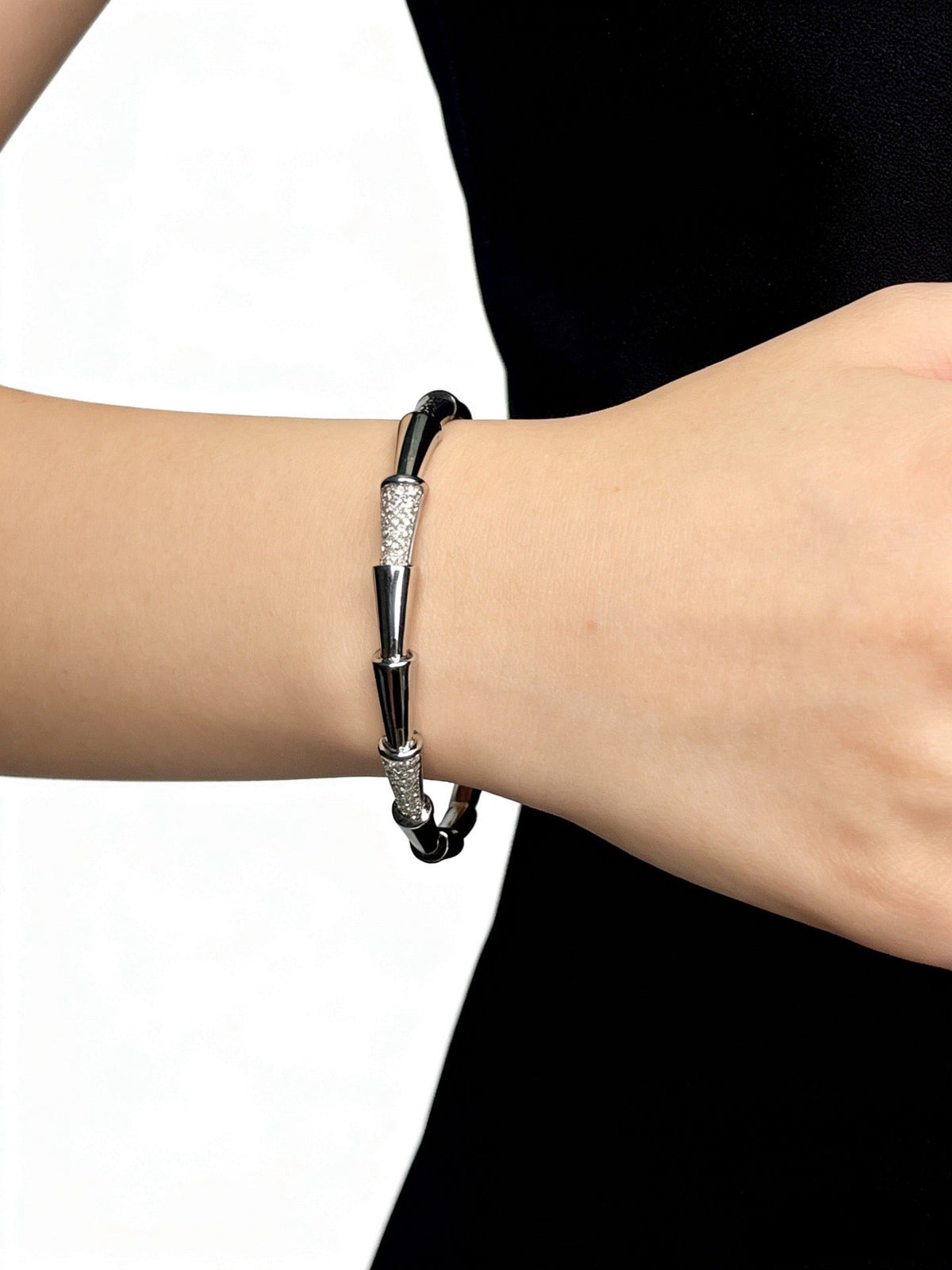 Martin Graham bracelet in polished metal-tone – detail view