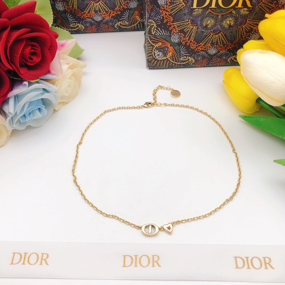Martin Graham pendant necklace in polished metal-tone – detail view