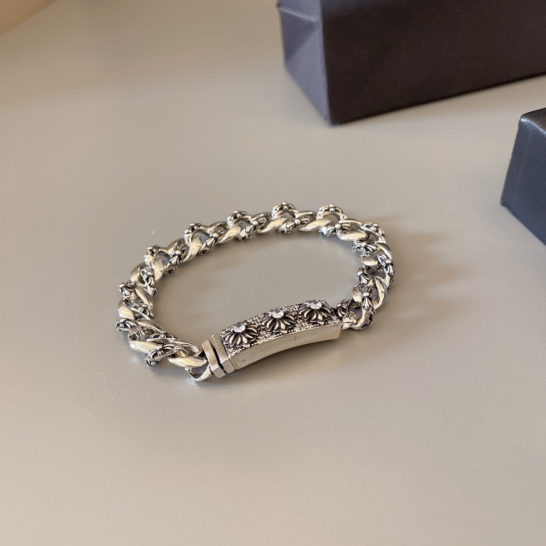 Martin Graham bracelet in polished metal-tone – detail view