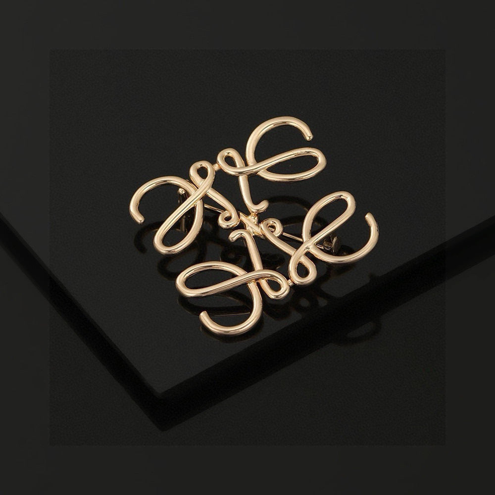 Martin Graham brooch in polished metal-tone – detail view