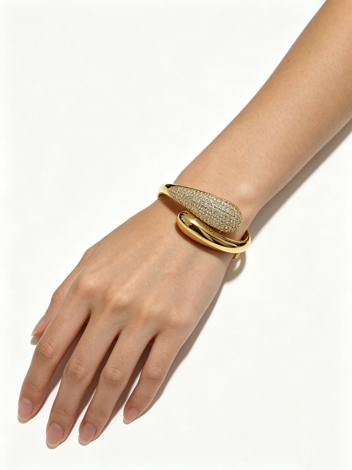 Martin Graham bracelet in polished metal-tone – detail view