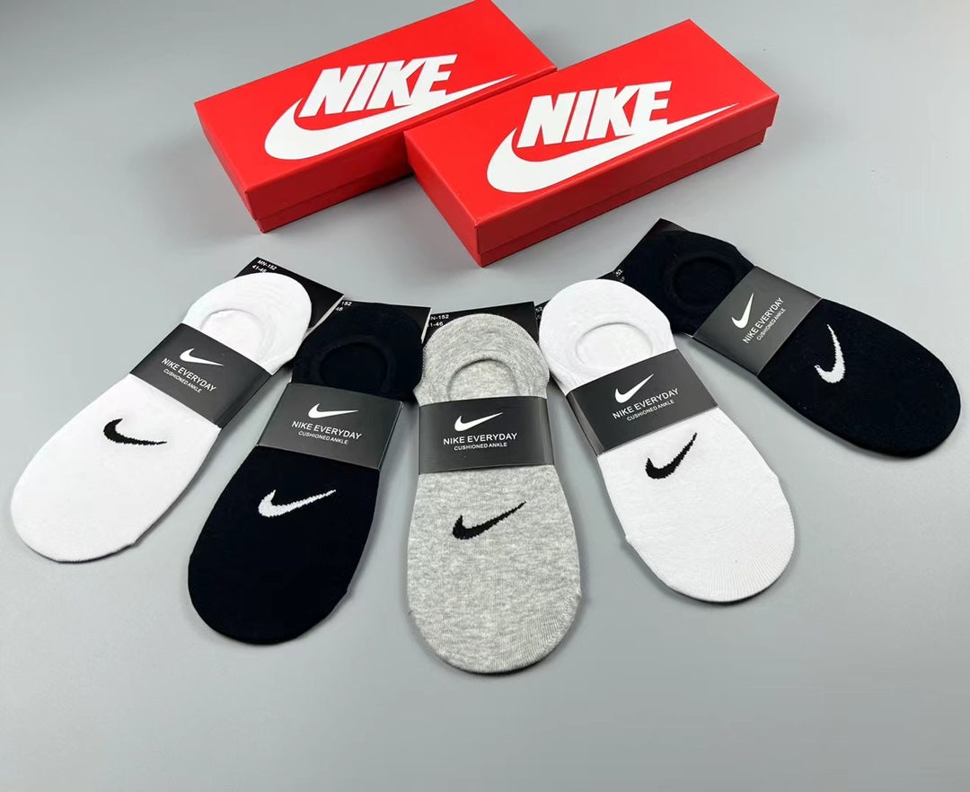 Nike Cotton Visible Logo, Stripe Or Motif Details No-Show Socks