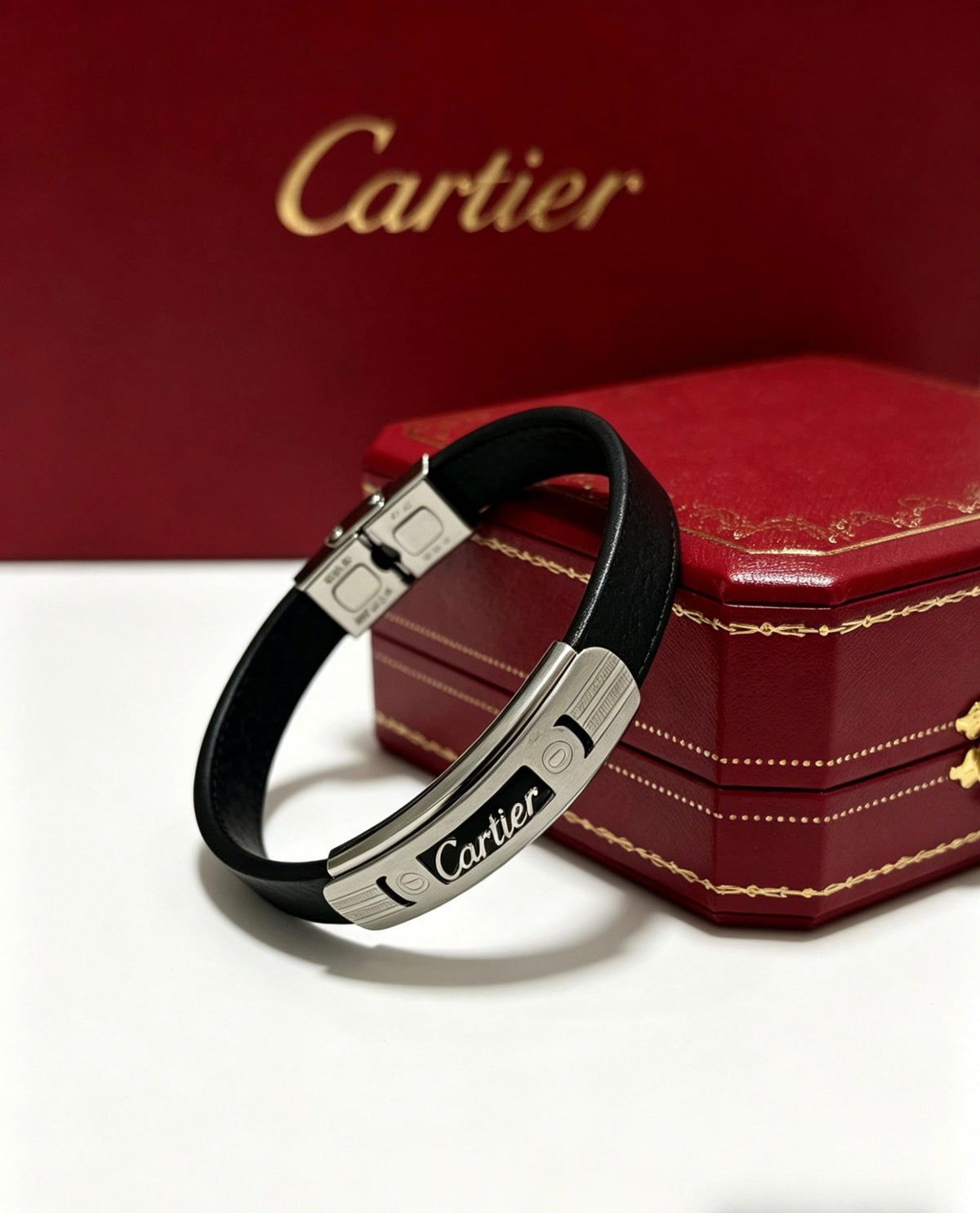 Martin Graham bracelet in polished metal-tone – detail view