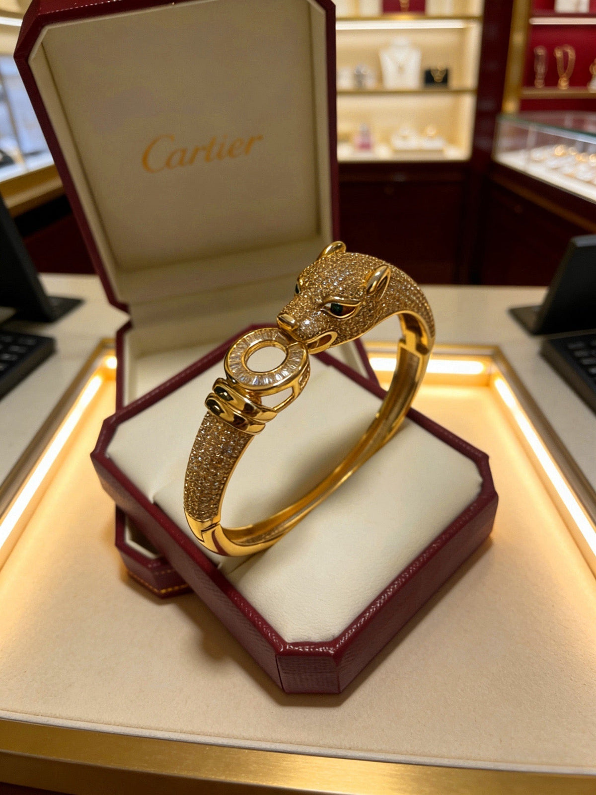 Martin Graham bracelet in polished metal-tone – detail view