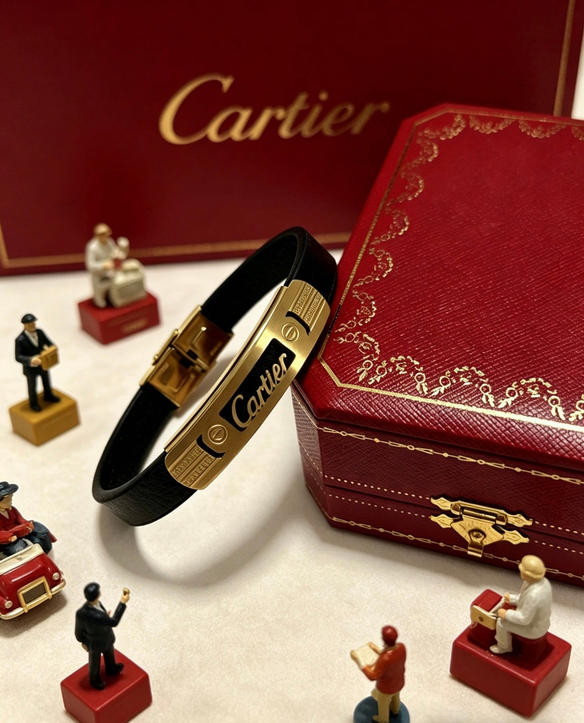 Martin Graham bracelet in polished metal-tone – detail view