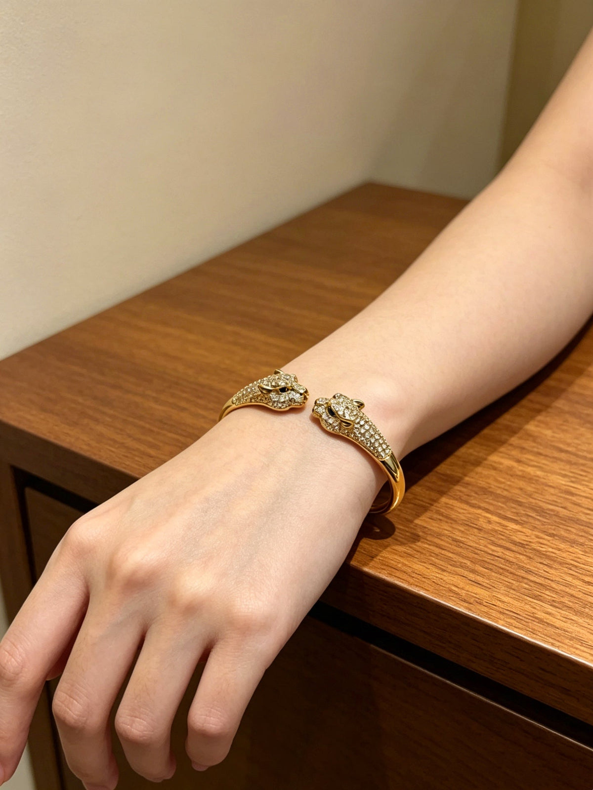 Martin Graham bracelet in polished metal-tone – detail view