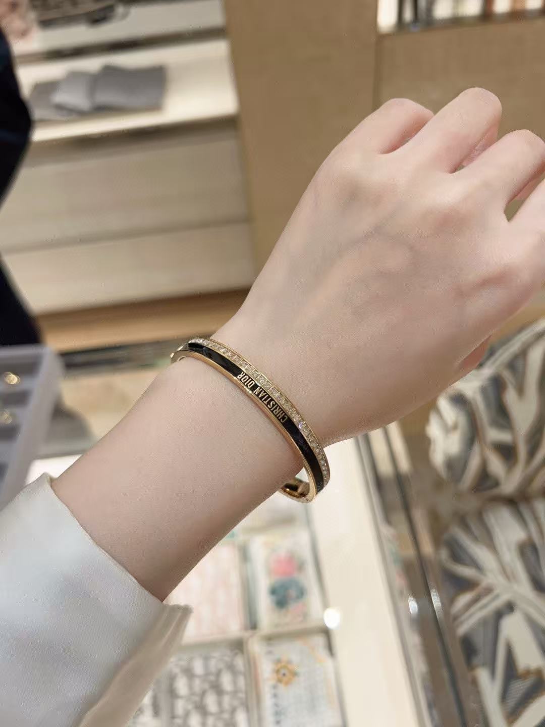 Martin Graham bracelet in polished metal-tone – detail view