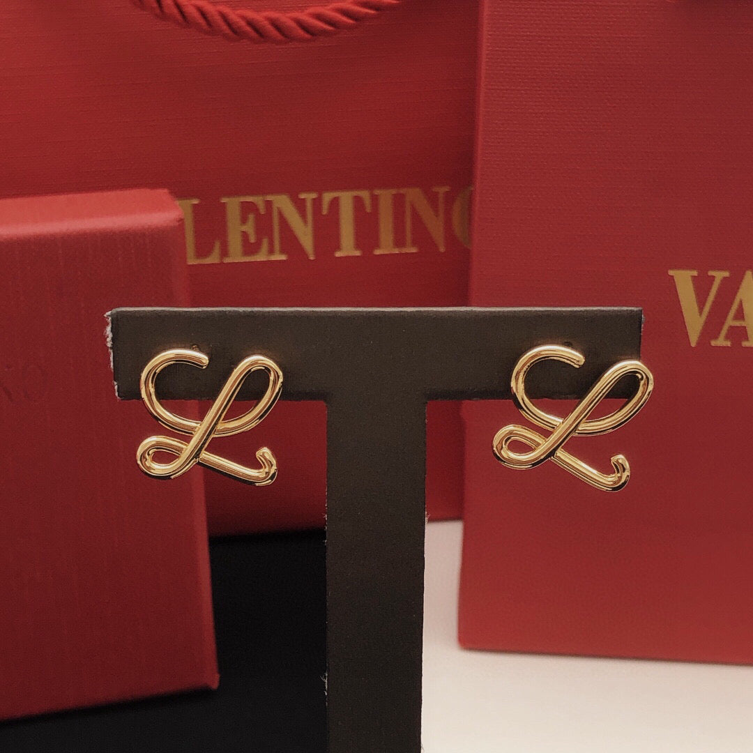 Martin Graham stud earrings in polished metal-tone – detail view