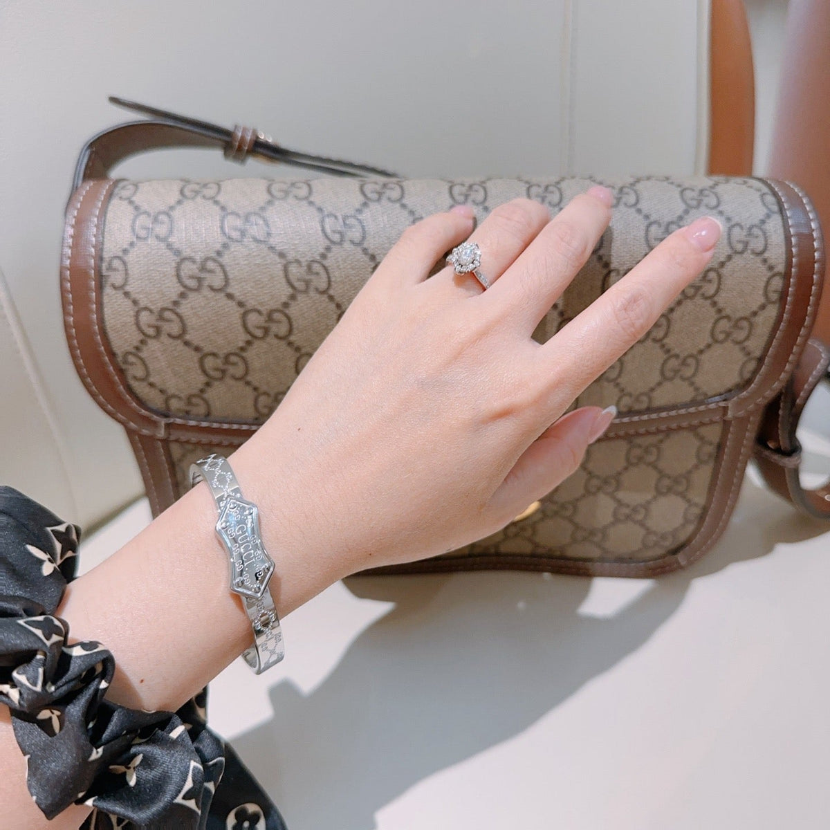 Martin Graham bangle in polished metal-tone – detail view