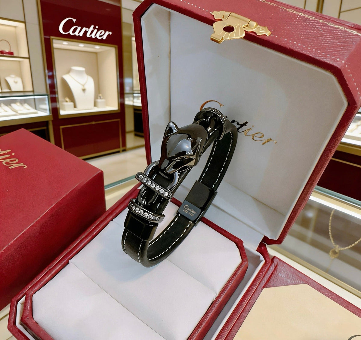 Martin Graham bracelet in polished metal-tone – detail view