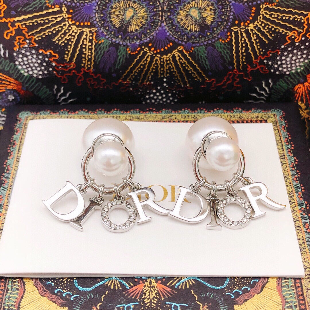 Martin Graham earrings in polished metal-tone – detail view