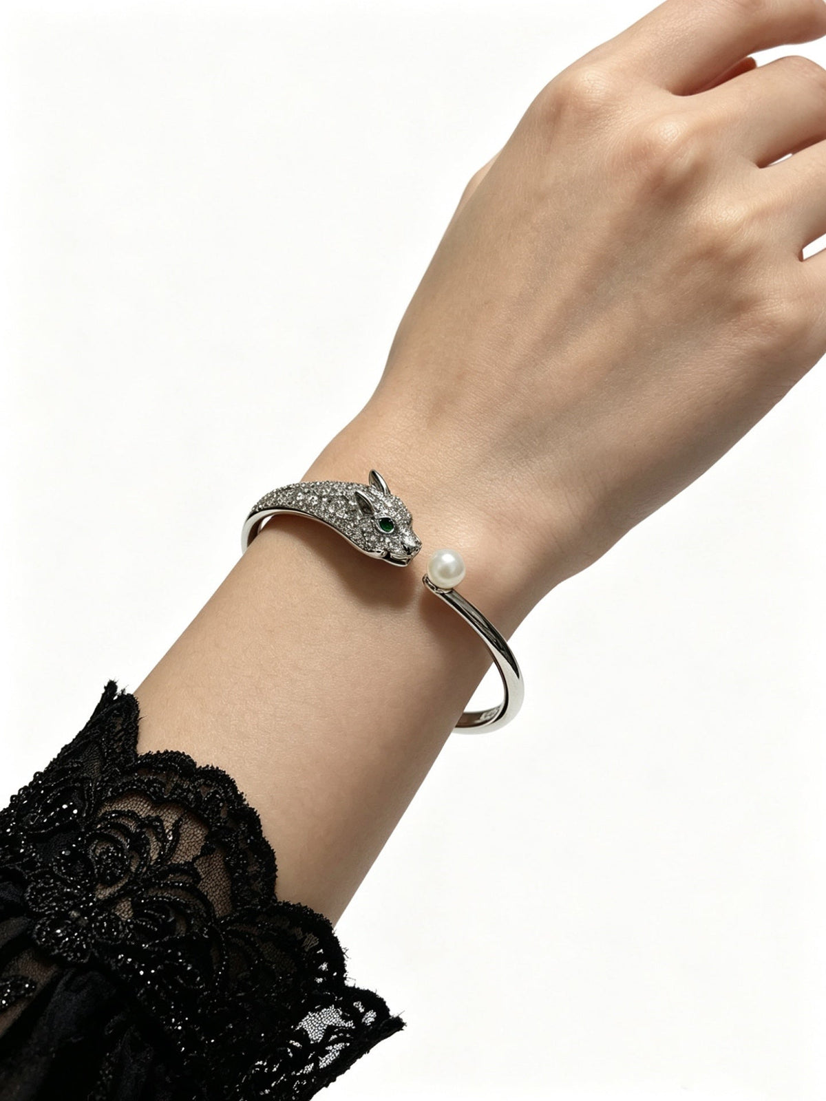 Martin Graham bracelet in polished metal-tone – detail view
